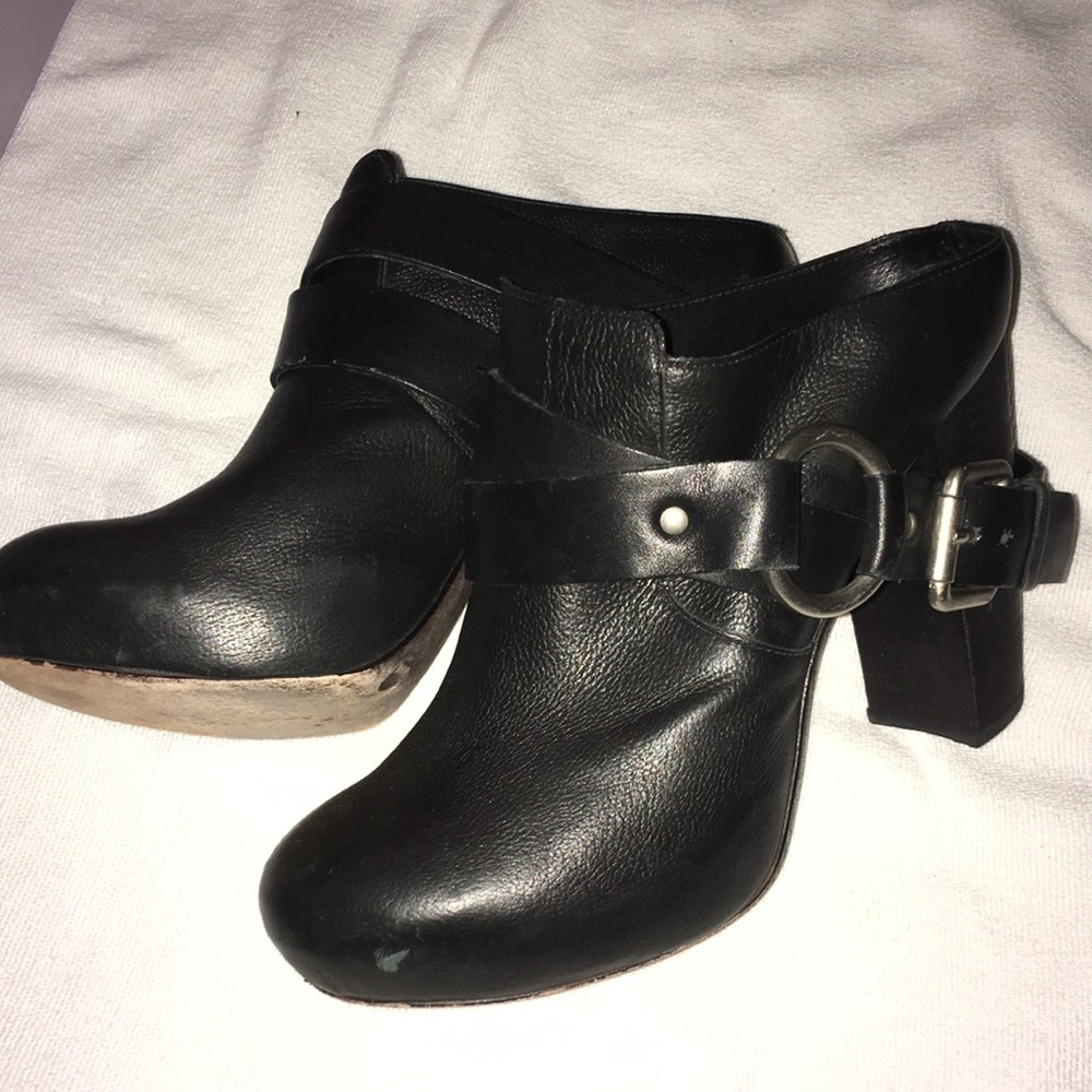 Vera Wang Lavender Dailey Clogs